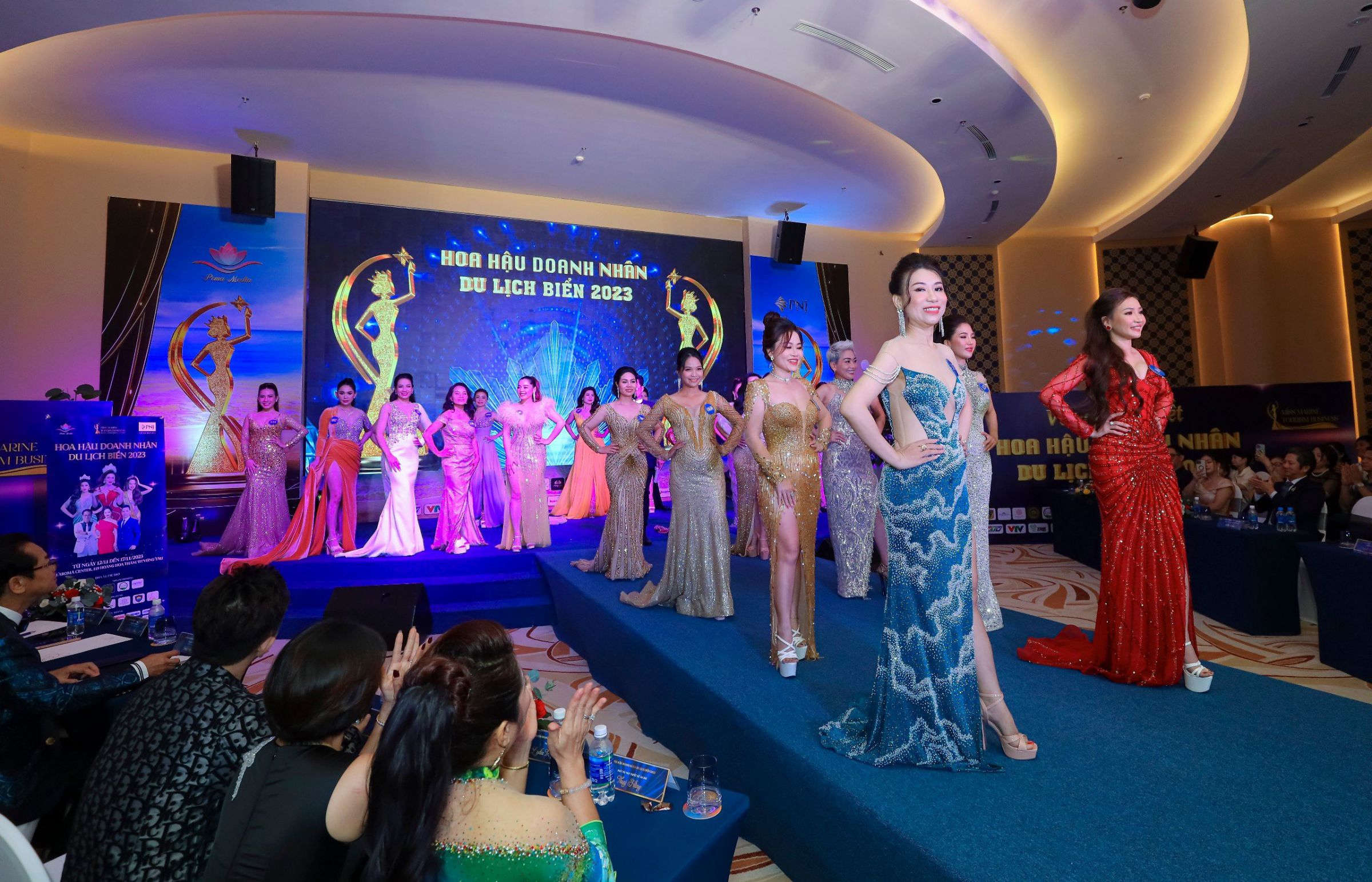 Toàn cảnh Đêm Bán kết Hoa hậu Doanh nhân Du lịch Biển 2023