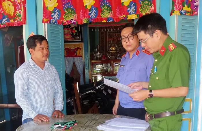 Khởi tố một phó chánh văn phòng HĐND-UBND huyện ở An Giang