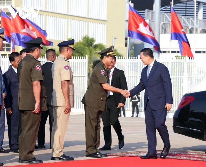Thủ tướng Campuchia lên đường thăm chính thức Việt Nam