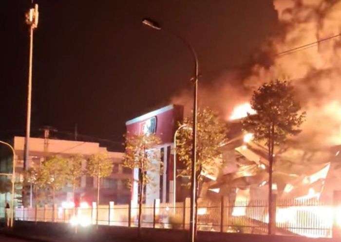 Cháy lớn trong khu xưởng rộng hàng nghìn m2 ở Bắc Ninh