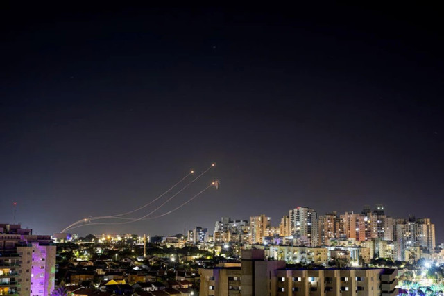 Sốc: Hamas phóng rốc-két trúng nơi 