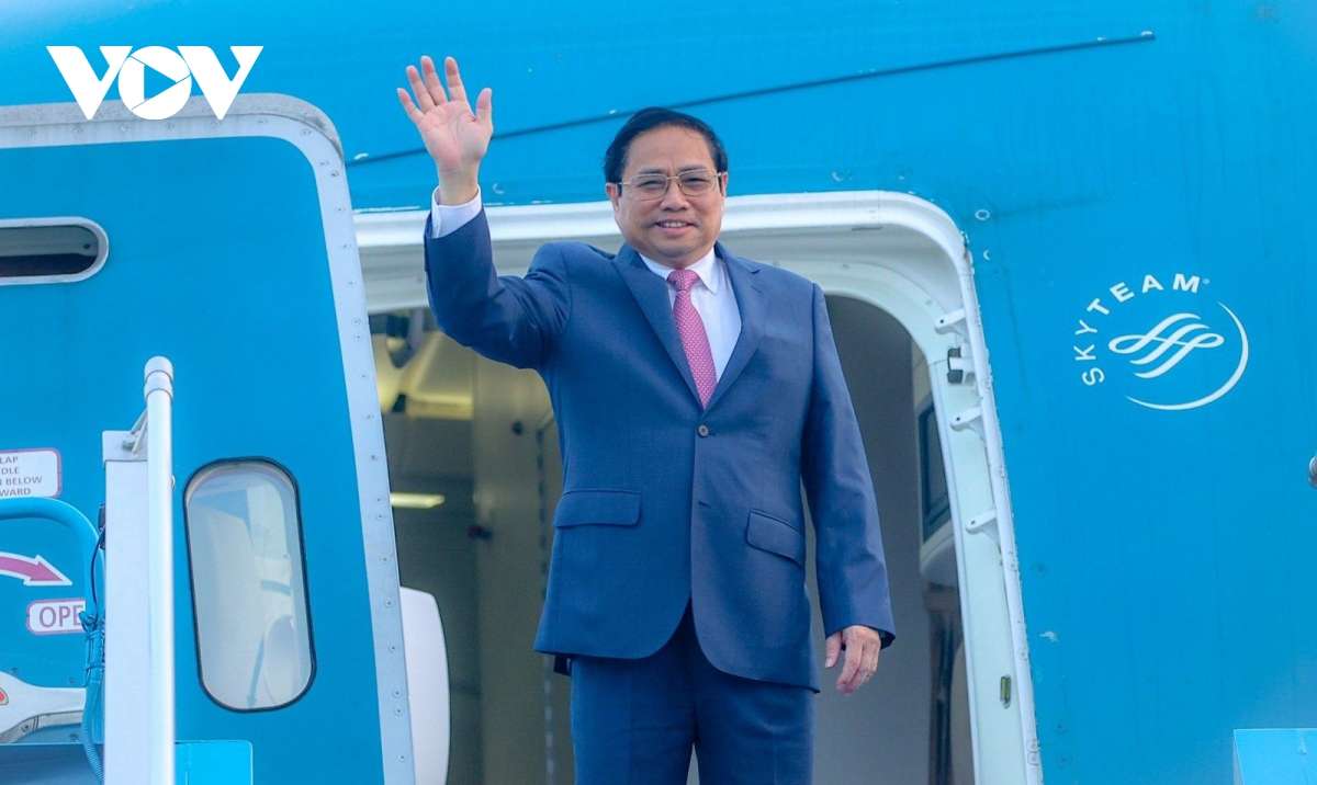 Thủ tướng lên đường thăm chính thức Campuchia và tham dự Hội nghị cấp cao ASEAN