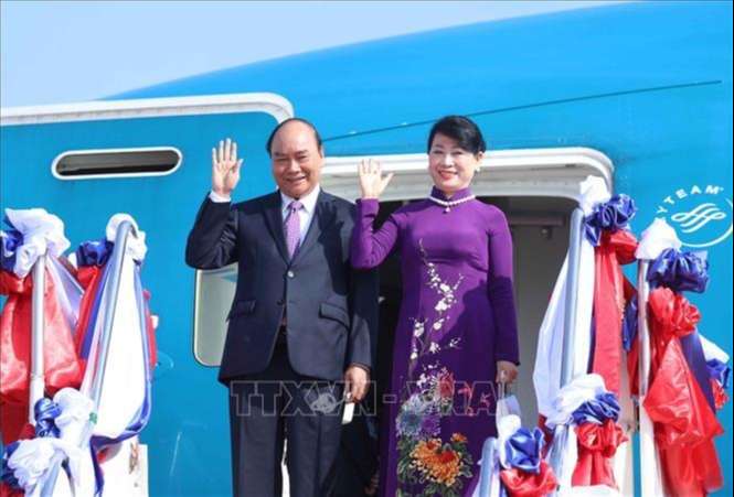 Chủ tịch nước Nguyễn Xuân Phúc lên đường thăm Thái Lan và dự APEC
