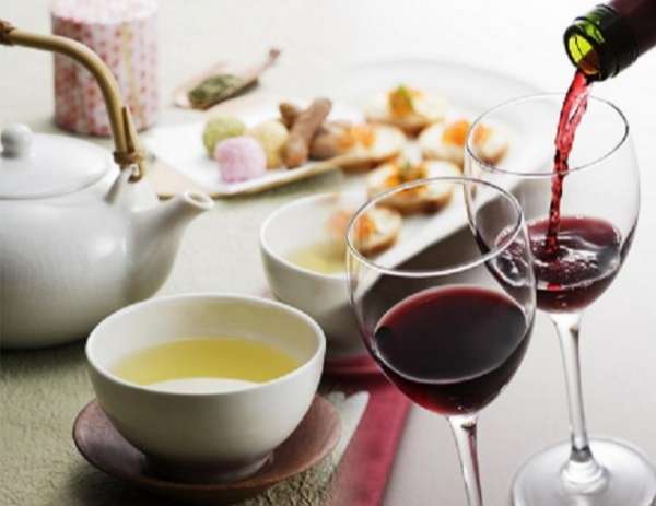 Uống trà, rượu vang chặn được nhóm bệnh khiến y học bó tay?
