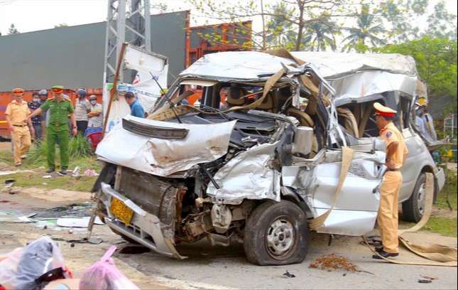 Tin mới vụ tai nạn xe khách làm 10 người chết ở Quảng Nam