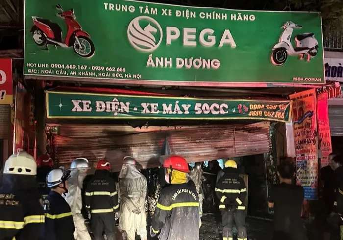 Cháy cửa hàng kinh doanh xe máy khiến 3 người trong 1 gia đình tử vong ở Hà Nội
