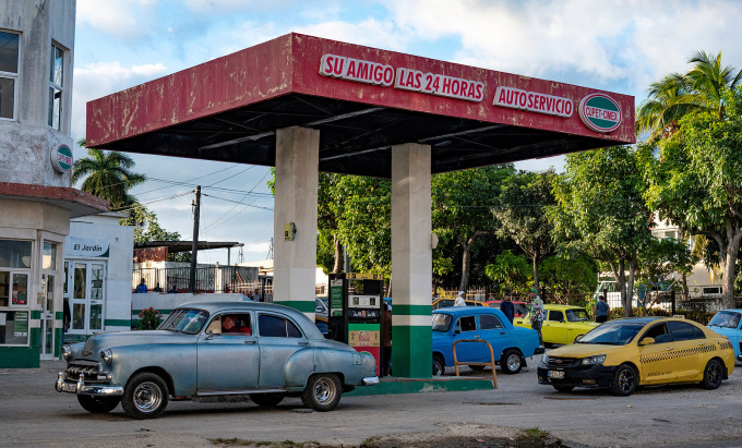 Cuba bắt đầu tăng giá xăng 500%