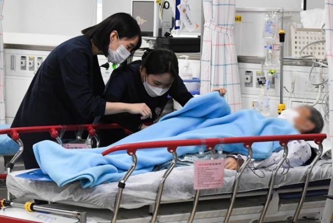 Ngành y Hàn Quốc rối loạn vì gần 9.000 bác sĩ đồng loạt xin nghỉ