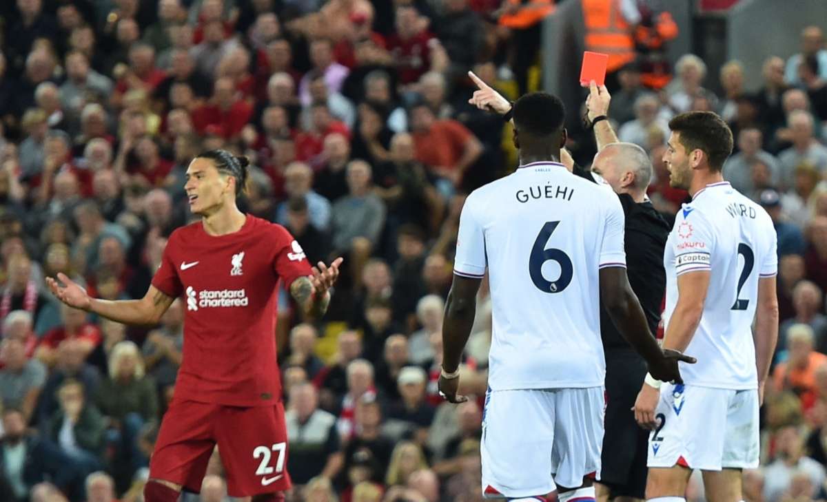 Tân binh Nunez nhận thẻ đỏ, Liverpool bị Crystal Palace cầm hòa