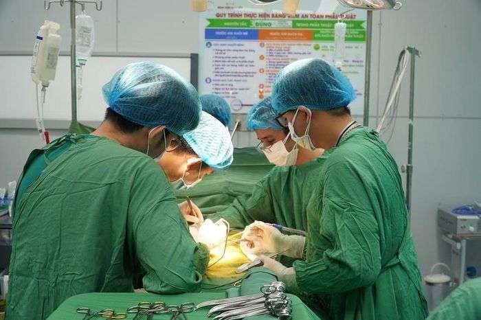 Trắng đêm ghép tạng xuyên Việt cho bệnh nhân từ người hiến chết não