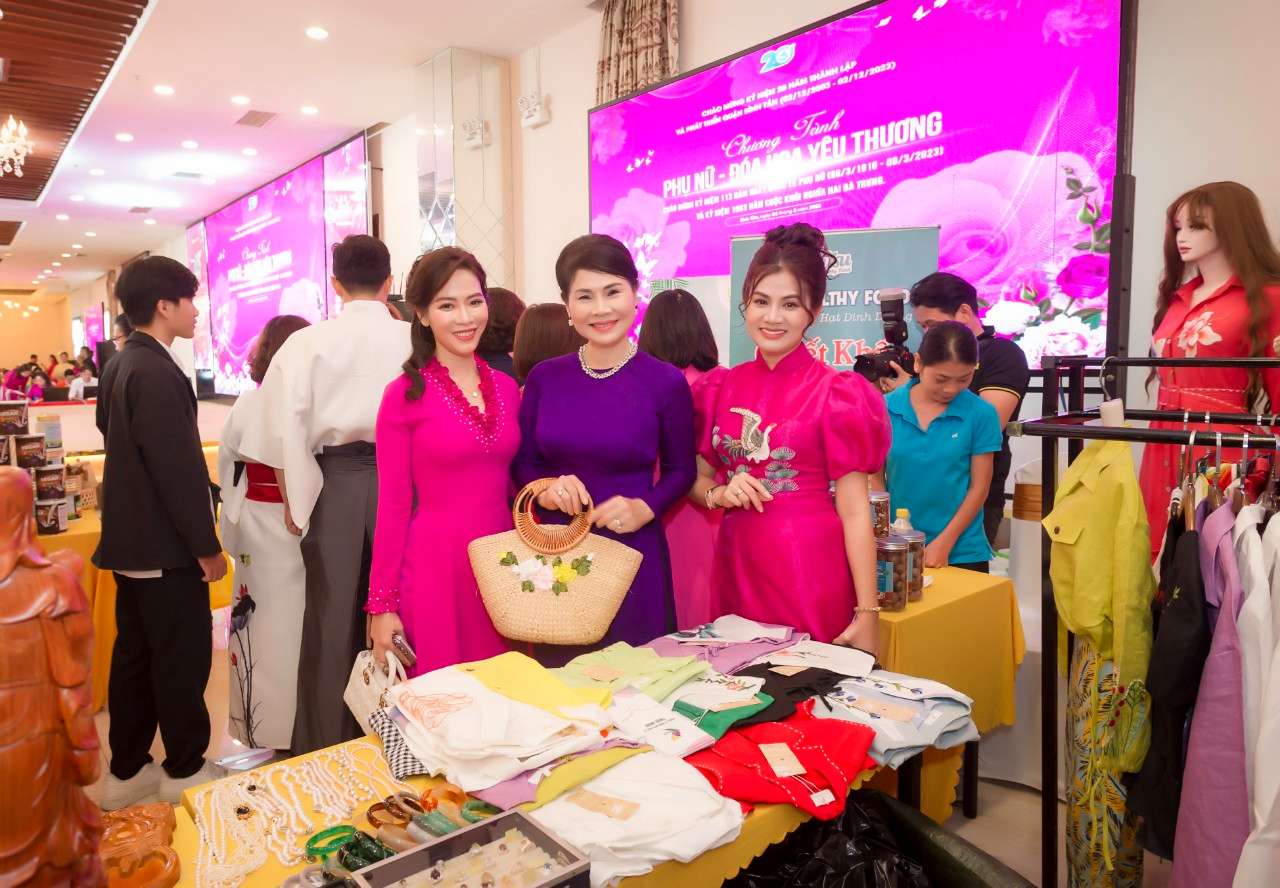 Hoa hậu Duyên Dáng Doanh nhân Nguyễn Hoàng Thục Nghi cùng với Thương hiệu thời trang Ruby Loves - Đỉnh cao của quý phái