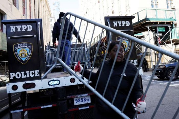 New York đóng cửa, chắn rào tòa án trước khi ông Trump nhận tội