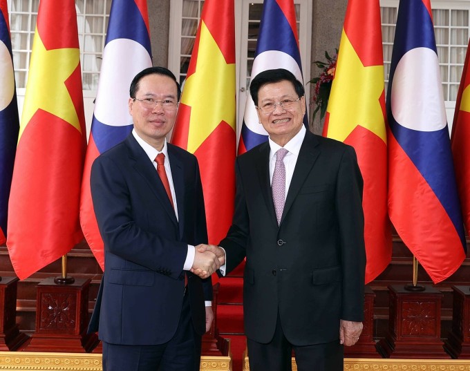Chủ tịch nước Võ Văn Thưởng đến Vientiane, bắt đầu thăm Lào